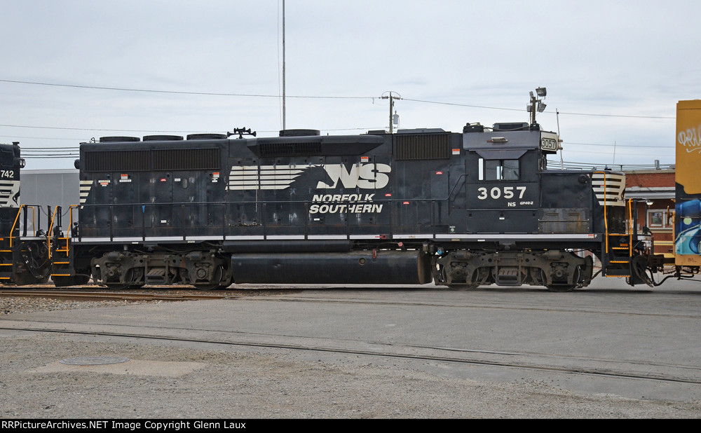 NS 3057 is part of a Mother-Slug set